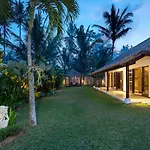Villa Candi Kecil Empat